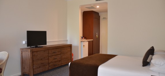 Standard Queen Room